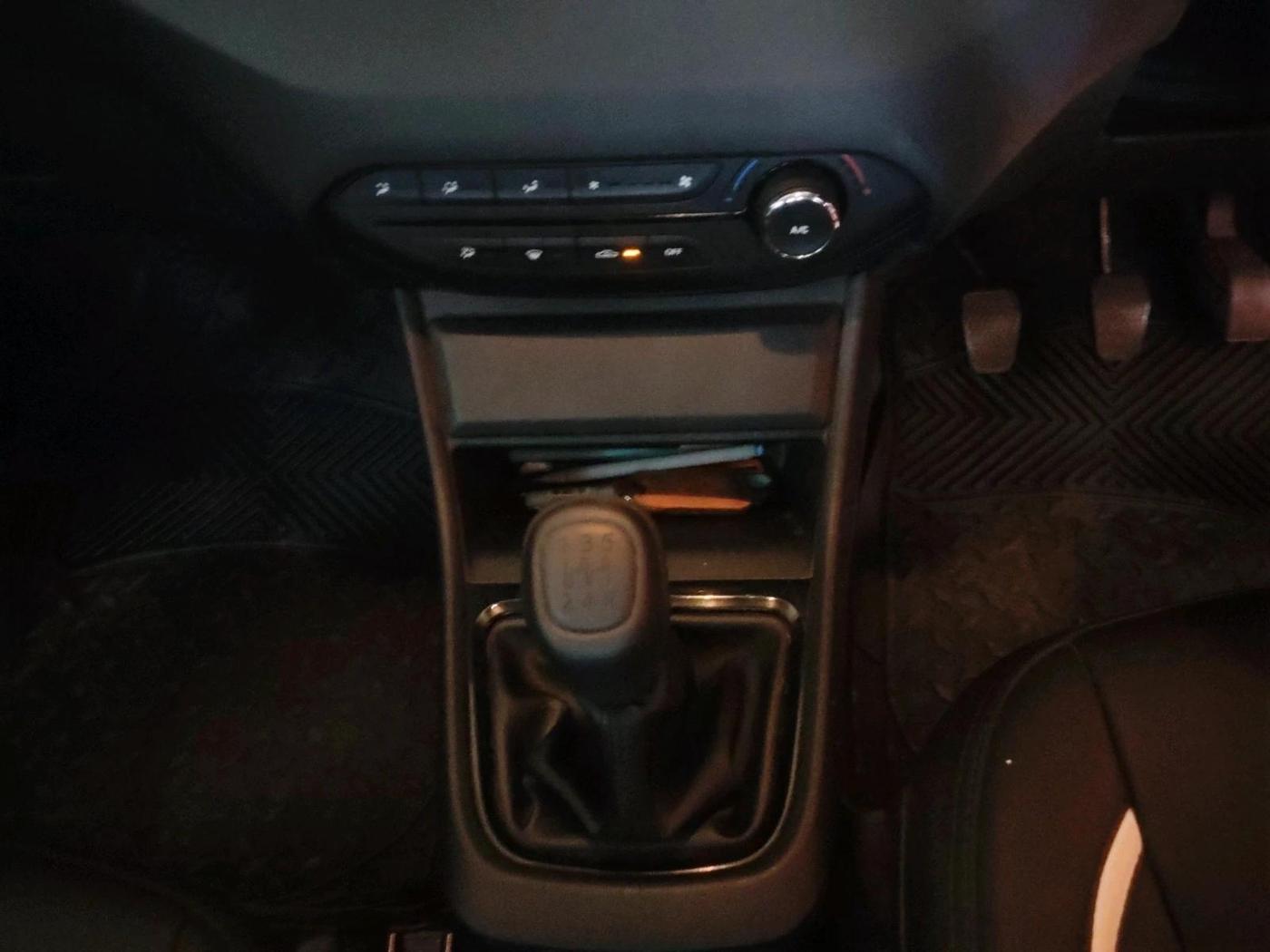 2025 Tata PUNCH PURE MT, Petrol, Manual, 5,889 km, interior