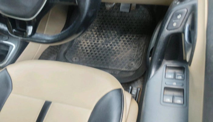 2017 Volkswagen Ameo HIGHLINE1.2L, Petrol, Manual, 1,10,758 km, interior