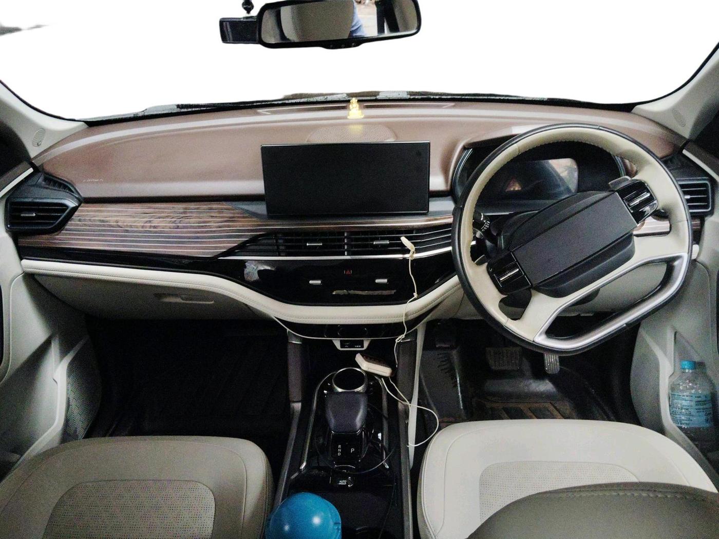2025 Tata Safari ACCOMPLISHED PLUS DUAL TONE AT, Diesel, Automatic, 19,912 km, interior