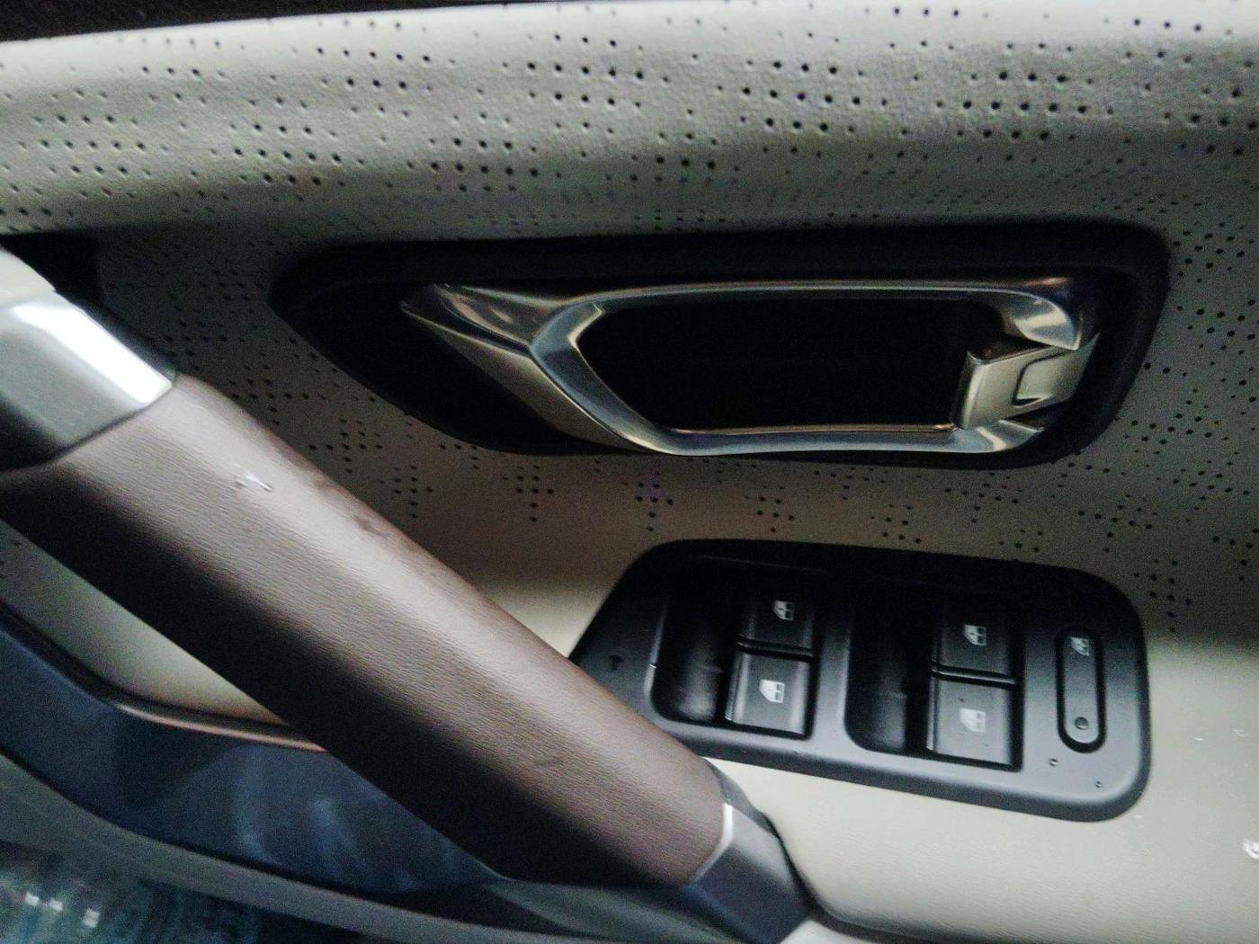 2025 Tata Safari ACCOMPLISHED PLUS DUAL TONE AT, Diesel, Automatic, 19,912 km, interior