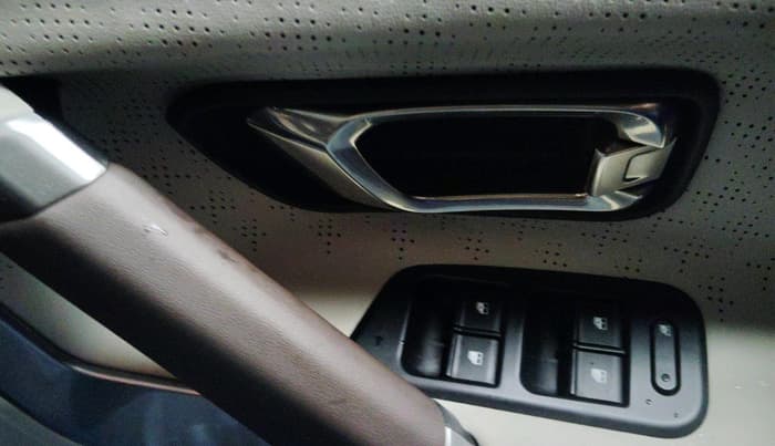 2025 Tata Safari ACCOMPLISHED PLUS DUAL TONE AT, Diesel, Automatic, 19,912 km, interior