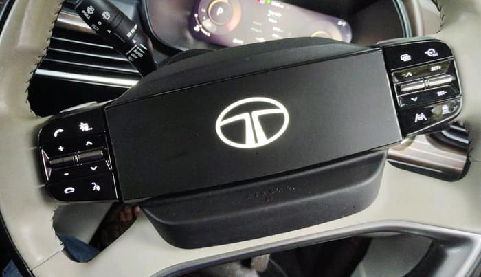 2025 Tata Safari ACCOMPLISHED PLUS DUAL TONE AT, Diesel, Automatic, 19,912 km, interior