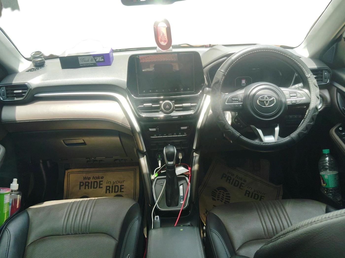 2023 Toyota URBAN CRUISER HYRYDER V HYBRID, Hybrid, Automatic, 76,507 km, interior