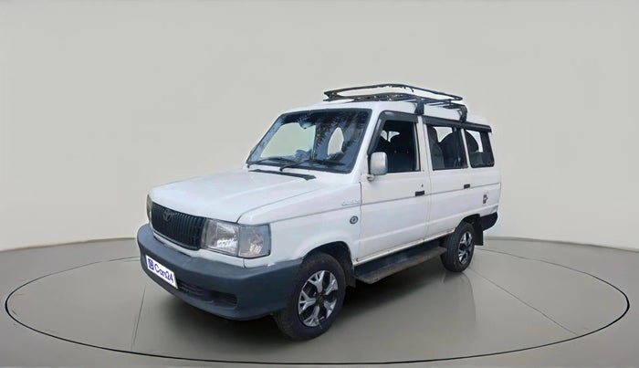 2003 Toyota Qualis FS A1, Diesel, Manual, 1,86,444 km, exterior