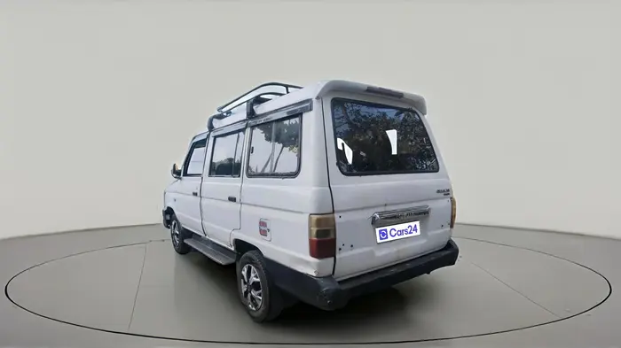2003 Toyota Qualis FS A1, Diesel, Manual, 1,86,444 km, exterior