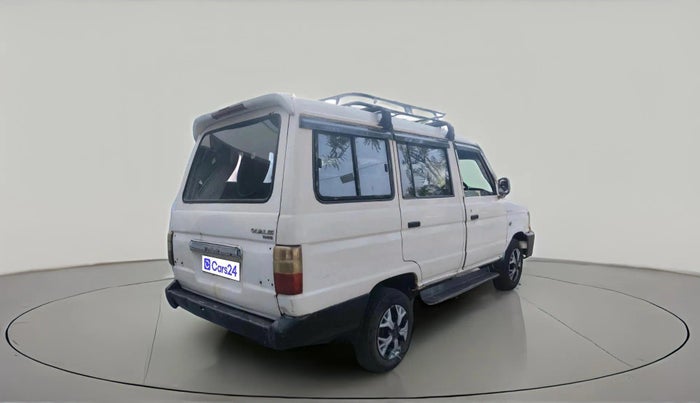 2003 Toyota Qualis FS A1, Diesel, Manual, 1,86,444 km, exterior