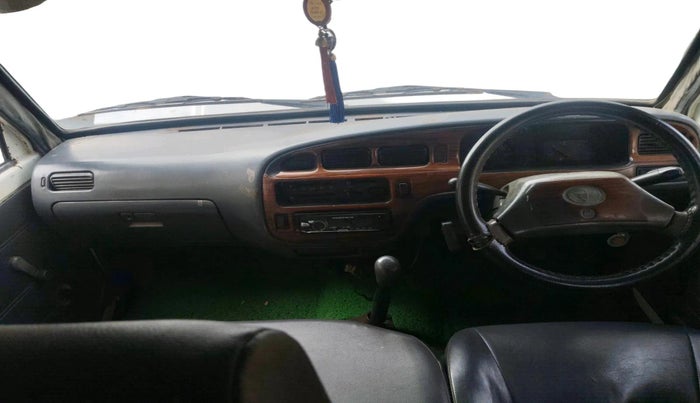 2003 Toyota Qualis FS A1, Diesel, Manual, 1,86,444 km, interior