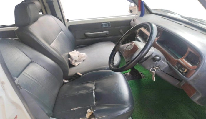 2003 Toyota Qualis FS A1, Diesel, Manual, 1,86,444 km, interior