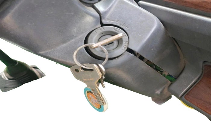 2003 Toyota Qualis FS A1, Diesel, Manual, 1,86,444 km, interior