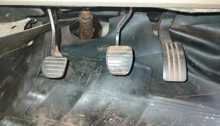 2016 Nissan Terrano XL (P), Petrol, Manual, 1,43,912 km, interior