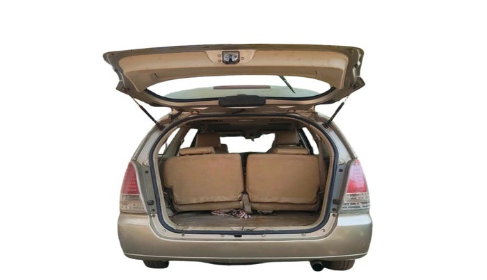 2006 Toyota Innova V 2.5 7 STR, Diesel, Manual, 1,88,963 km, exterior