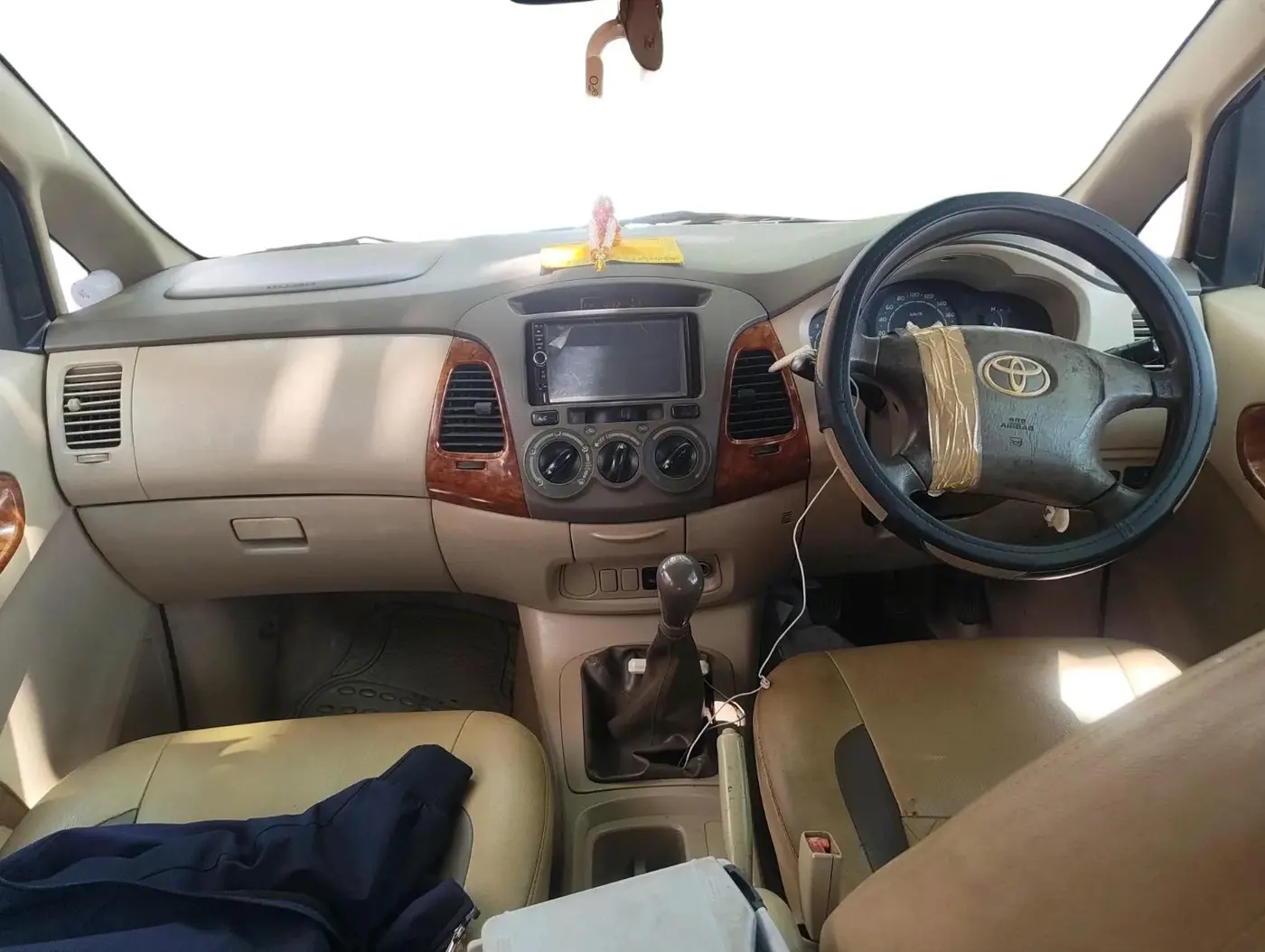 2006 Toyota Innova V 2.5 7 STR, Diesel, Manual, 1,88,963 km, interior