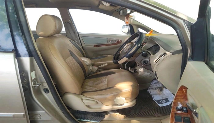 2006 Toyota Innova V 2.5 7 STR, Diesel, Manual, 1,88,963 km, interior