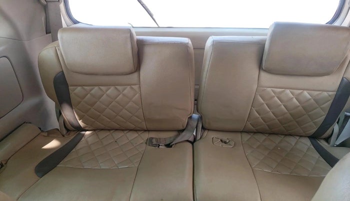 2006 Toyota Innova V 2.5 7 STR, Diesel, Manual, 1,88,963 km, interior