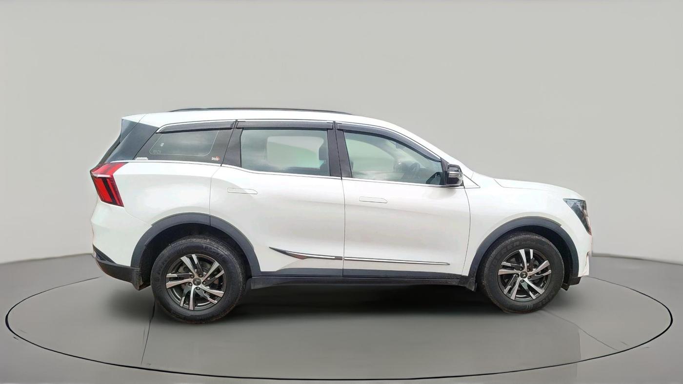 2021 Mahindra XUV700 AX 5 P MT 5 STR, Petrol, Manual, 29,939 km, exterior