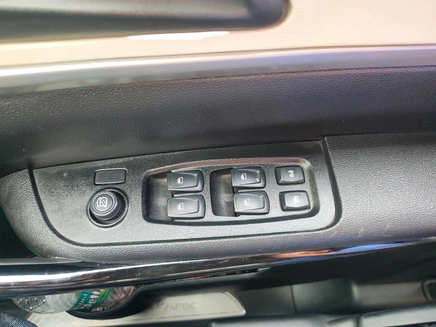 2021 Mahindra XUV700 AX 5 P MT 5 STR, Petrol, Manual, 29,939 km, interior