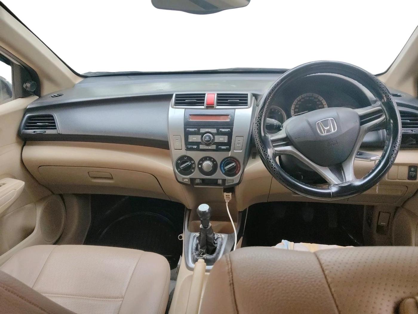 2013 Honda City 1.5L I-VTEC E MT, CNG, Manual, 1,72,352 km, interior