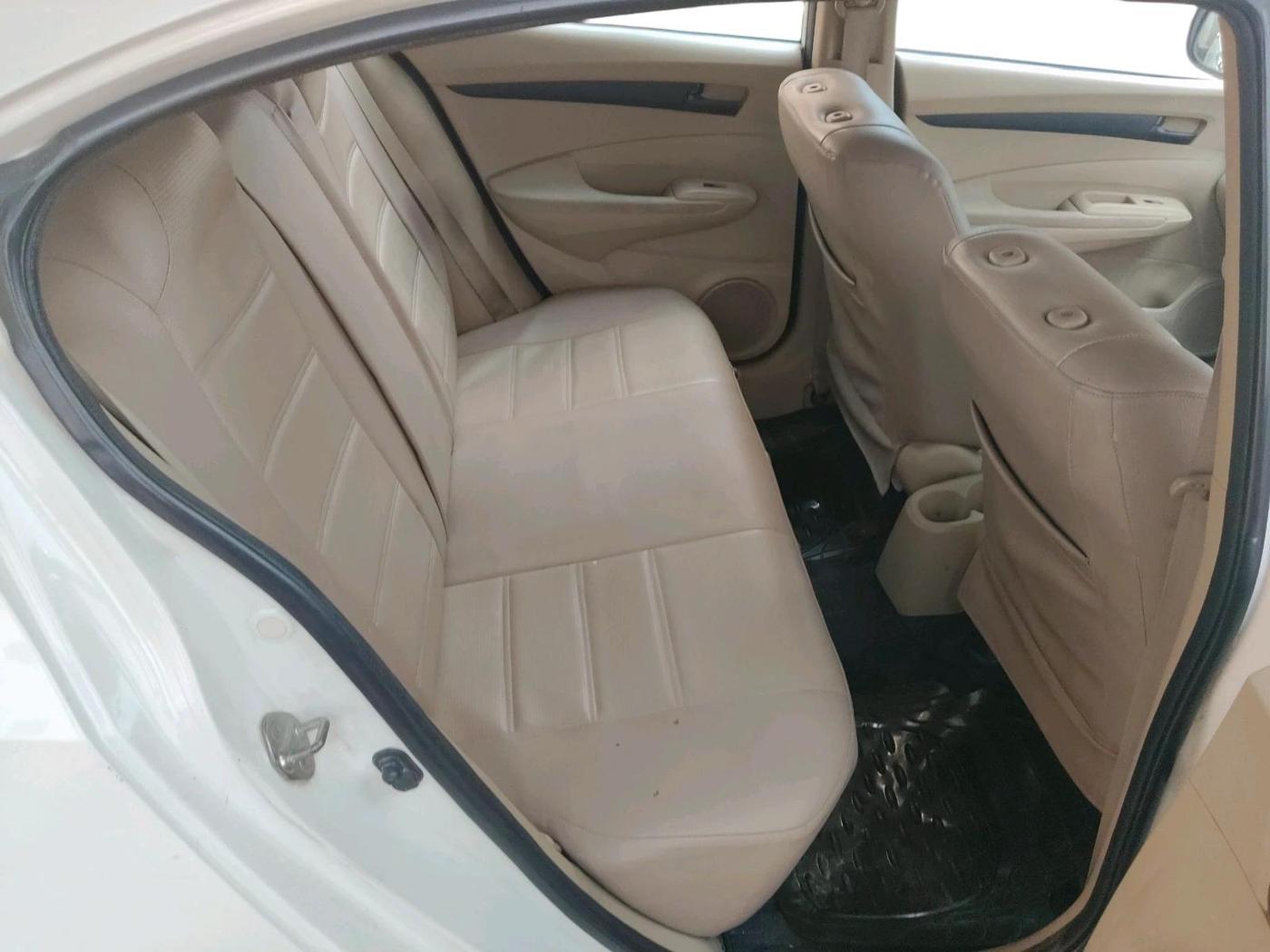 2013 Honda City 1.5L I-VTEC E MT, CNG, Manual, 1,72,352 km, interior