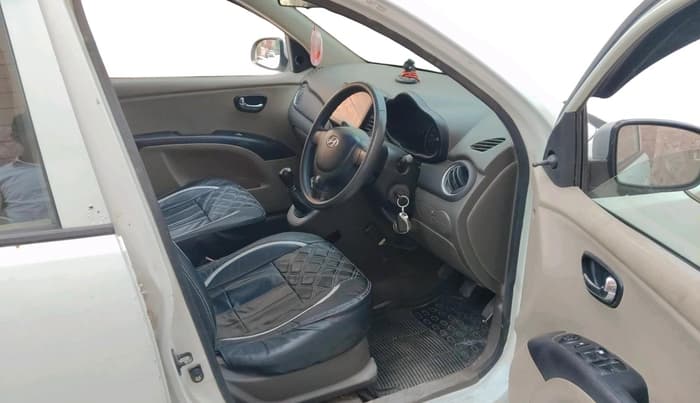 2011 Hyundai i10 MAGNA 1.2, CNG, Manual, 1,33,470 km, interior