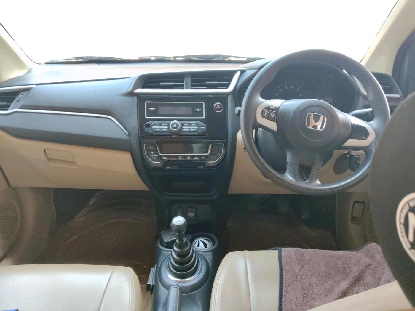 2016 Honda Amaze 1.2L I-VTEC S, Petrol, Manual, 1,27,977 km, interior