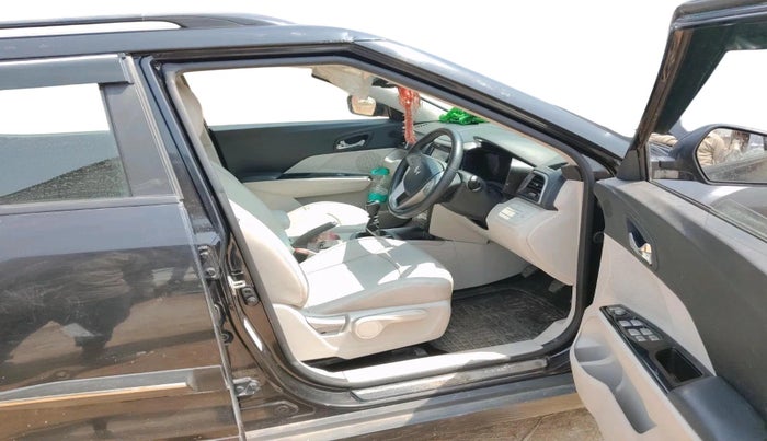 2023 Mahindra XUV300 W8 (O) 1.5 DIESEL, Diesel, Manual, 30,050 km, interior