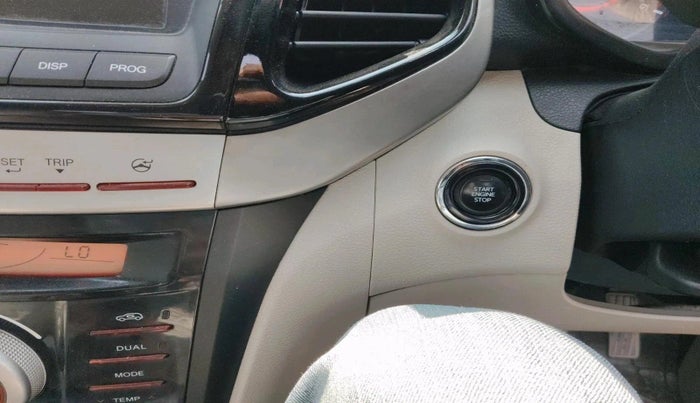 2023 Mahindra XUV300 W8 (O) 1.5 DIESEL, Diesel, Manual, 30,050 km, interior