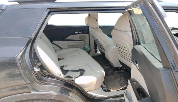 2023 Mahindra XUV300 W8 (O) 1.5 DIESEL, Diesel, Manual, 30,050 km, interior