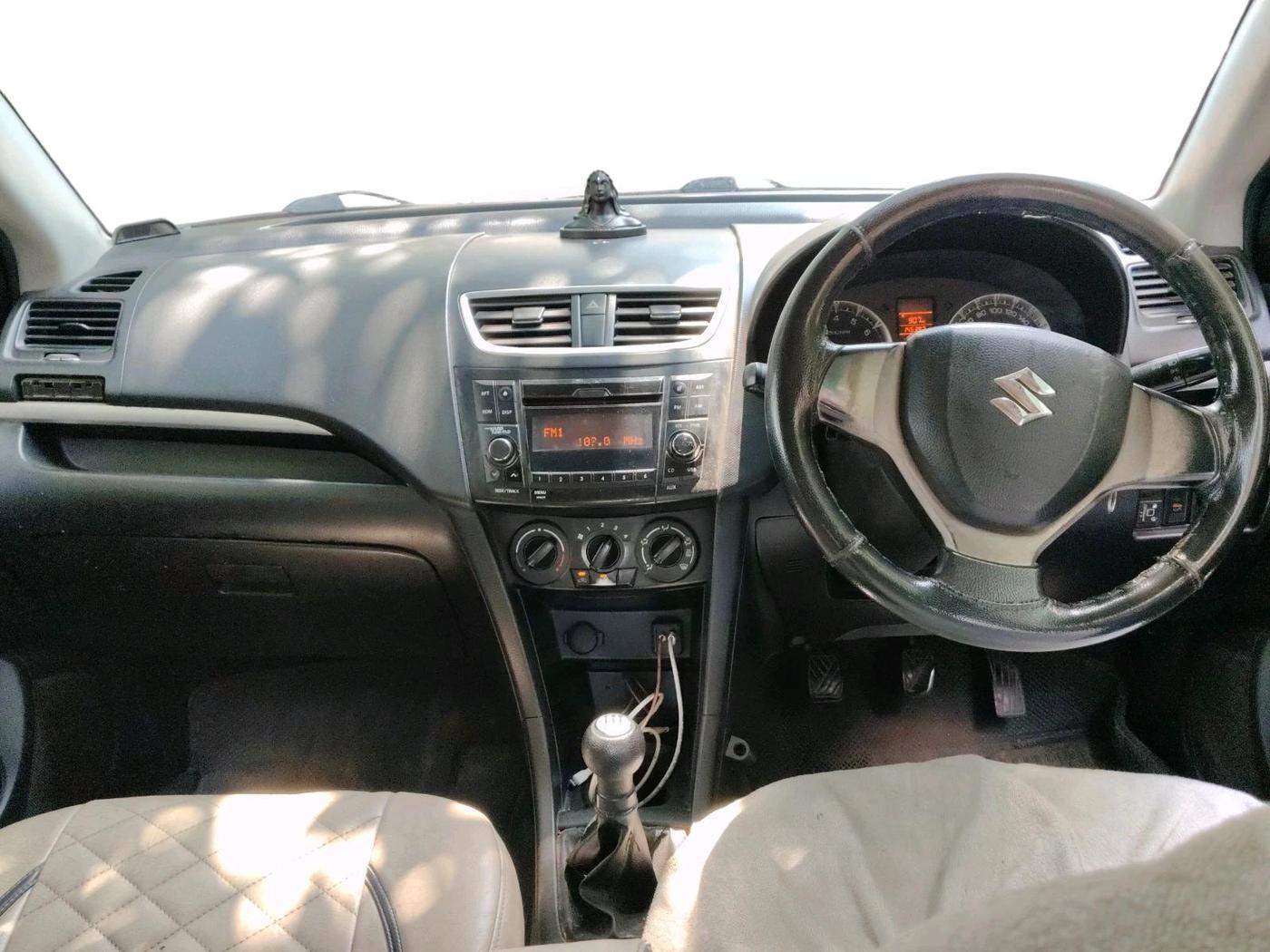 2015 Maruti Swift VXI, CNG, Manual, 1,46,397 km, interior