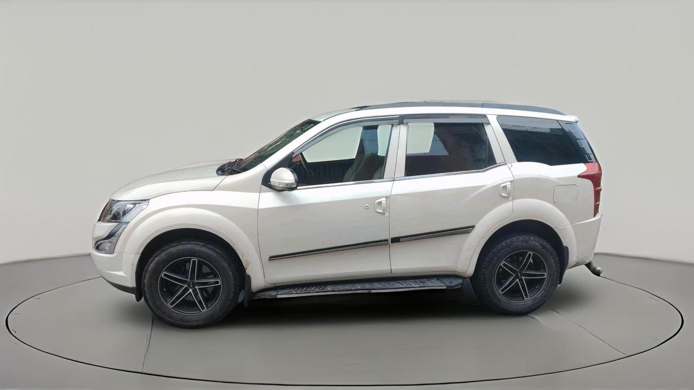2017 Mahindra XUV500 W4 1.99, Diesel, Manual, 1,08,622 km, exterior