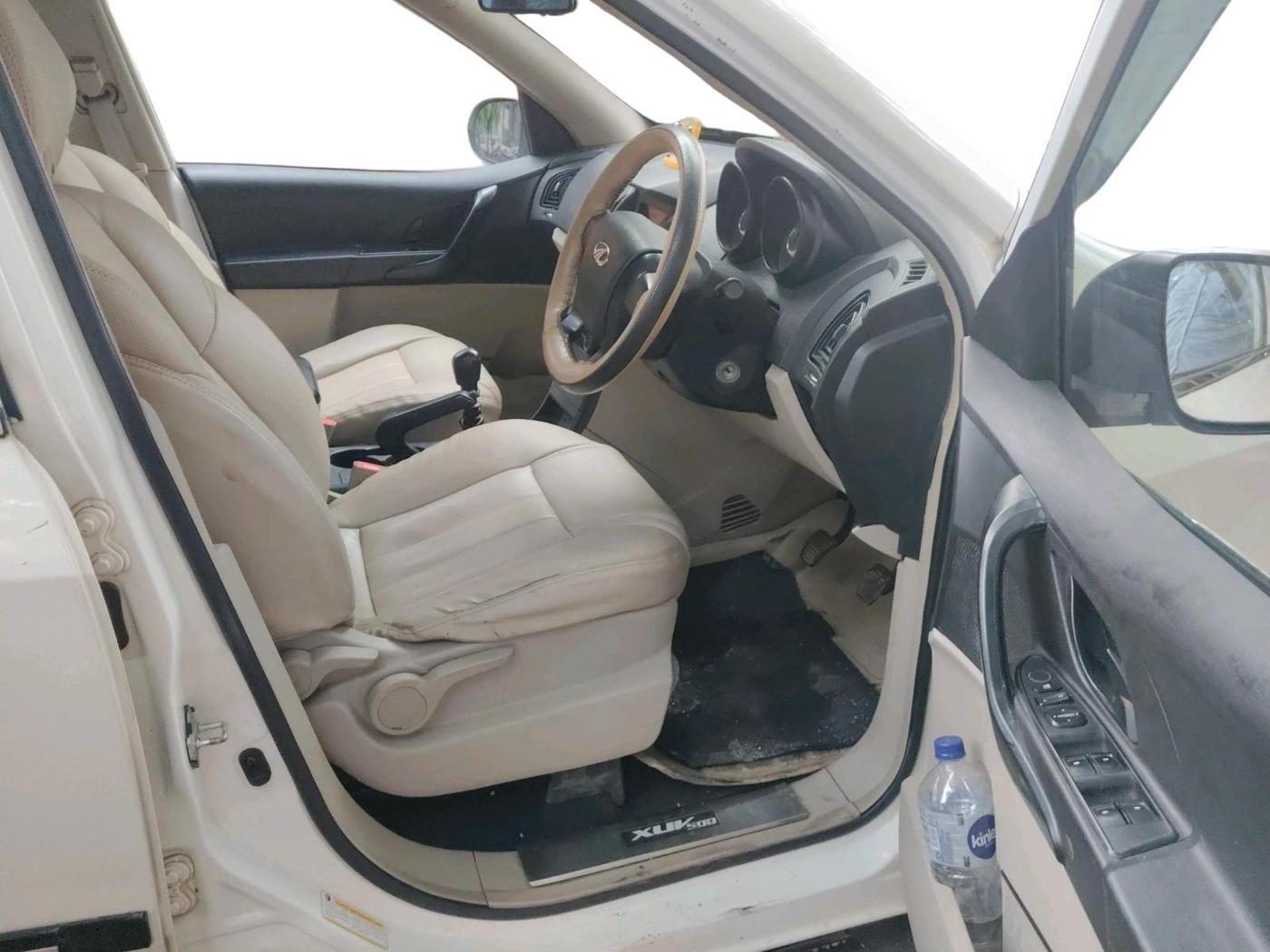 2017 Mahindra XUV500 W4 1.99, Diesel, Manual, 1,08,622 km, interior