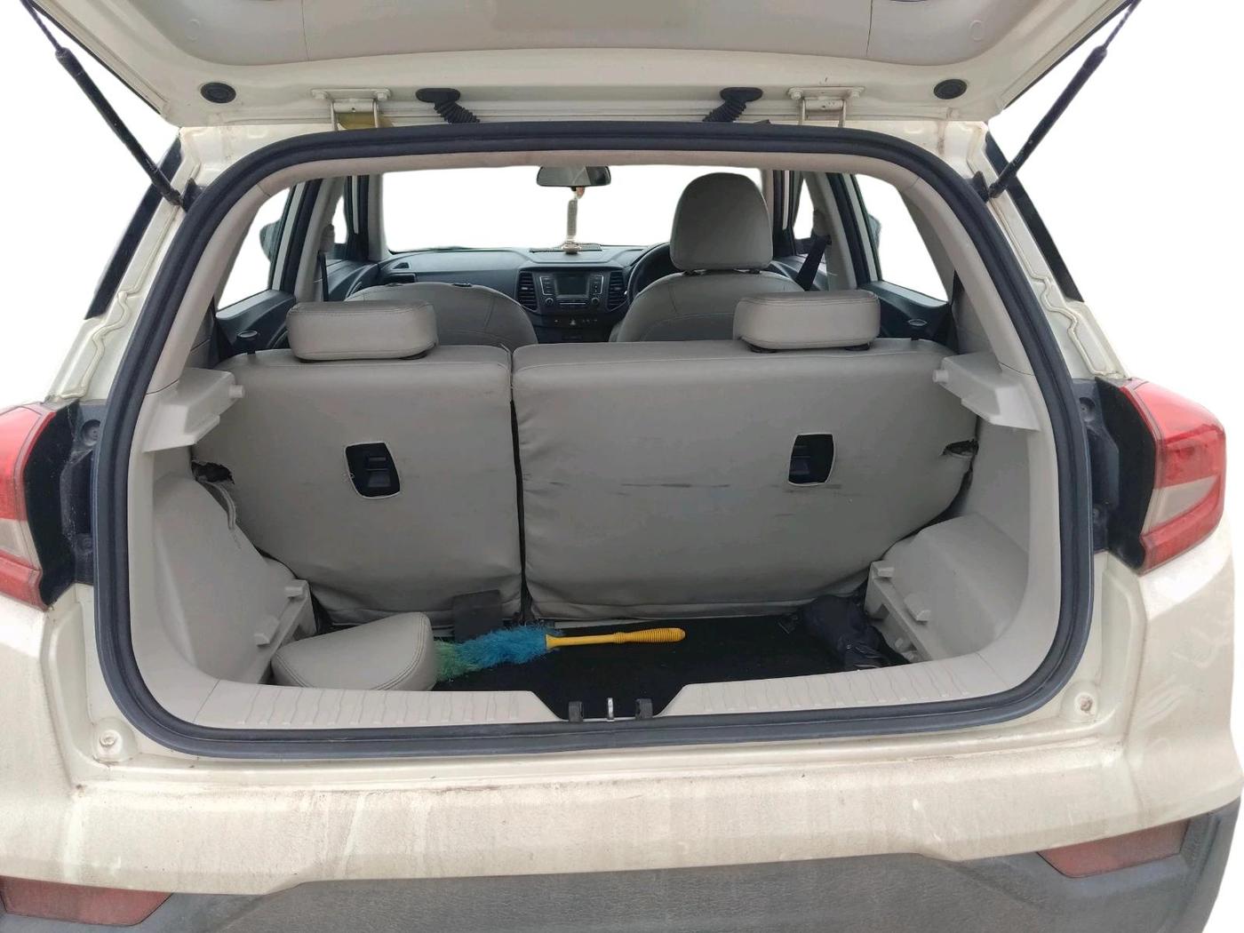 2019 Mahindra XUV300 W4 1.5 DIESEL, Diesel, Manual, 1,35,692 km, exterior