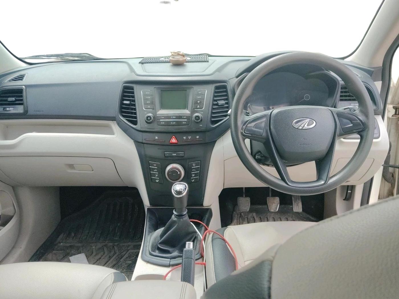 2019 Mahindra XUV300 W4 1.5 DIESEL, Diesel, Manual, 1,35,692 km, interior