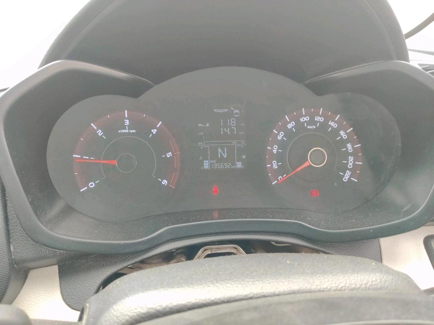 2019 Mahindra XUV300 W4 1.5 DIESEL, Diesel, Manual, 1,35,692 km, interior