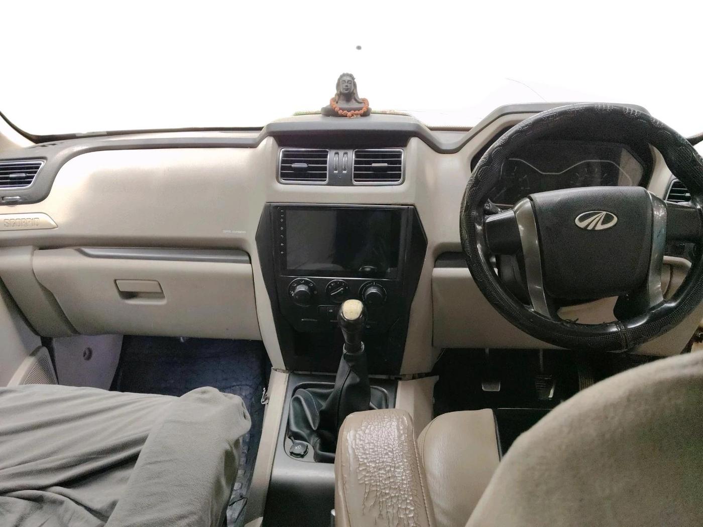 2017 Mahindra Scorpio S8 1.99, Diesel, Manual, 6,940 km, interior