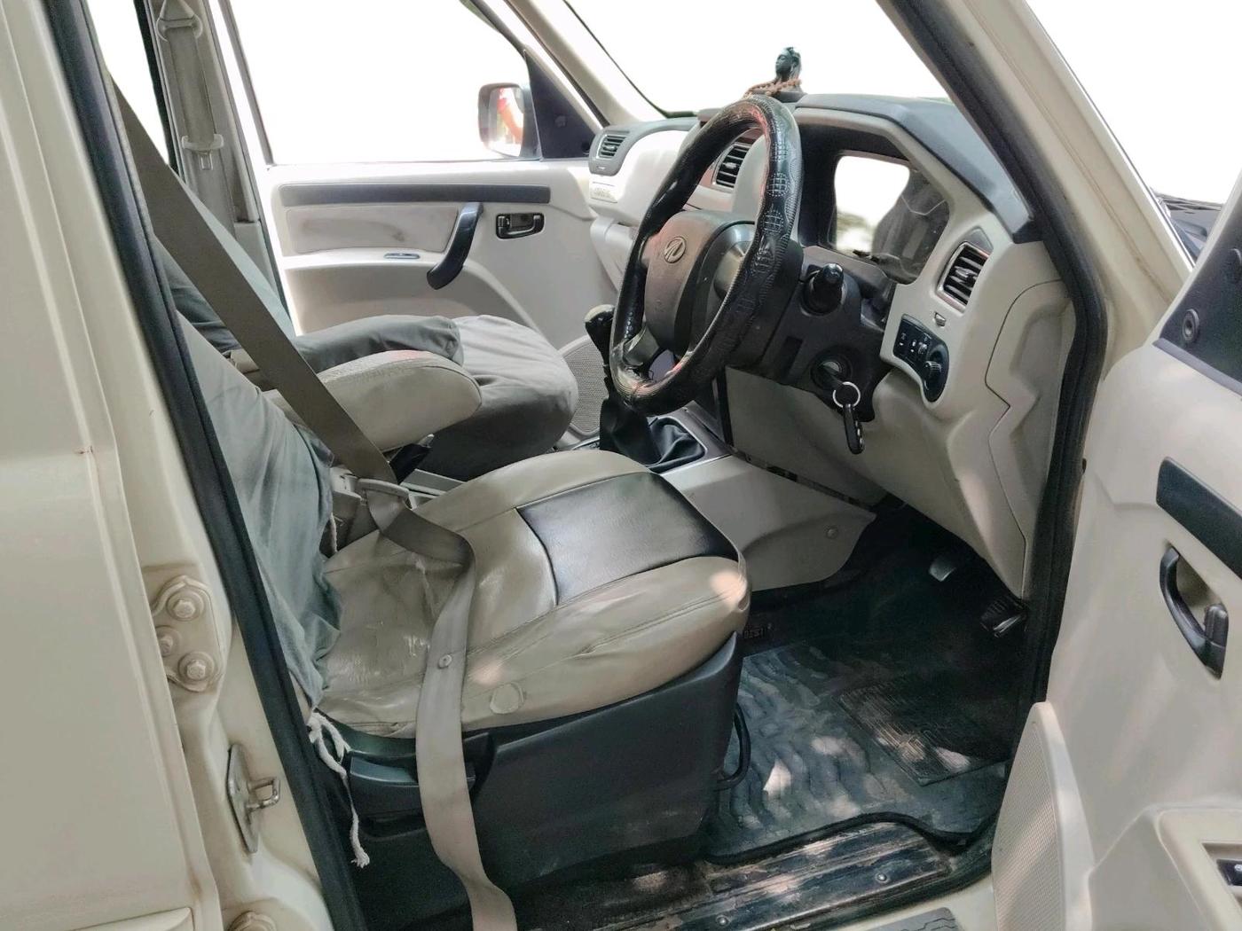 2017 Mahindra Scorpio S8 1.99, Diesel, Manual, 6,940 km, interior