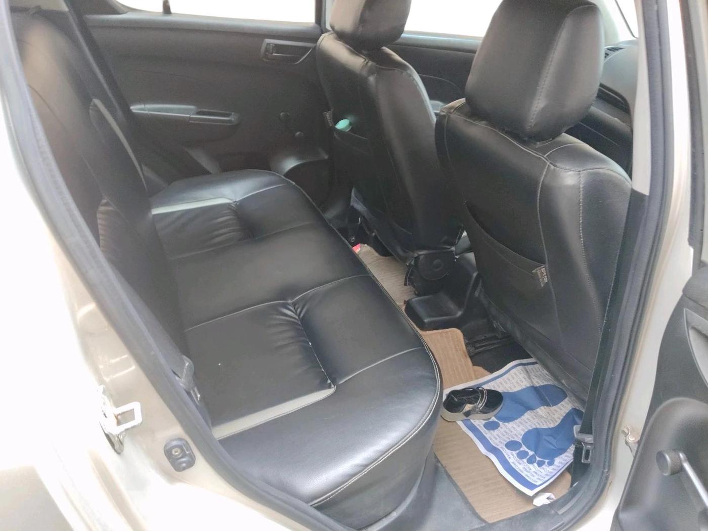 2011 Maruti Swift LXI, Petrol, Manual, 1,10,529 km, interior