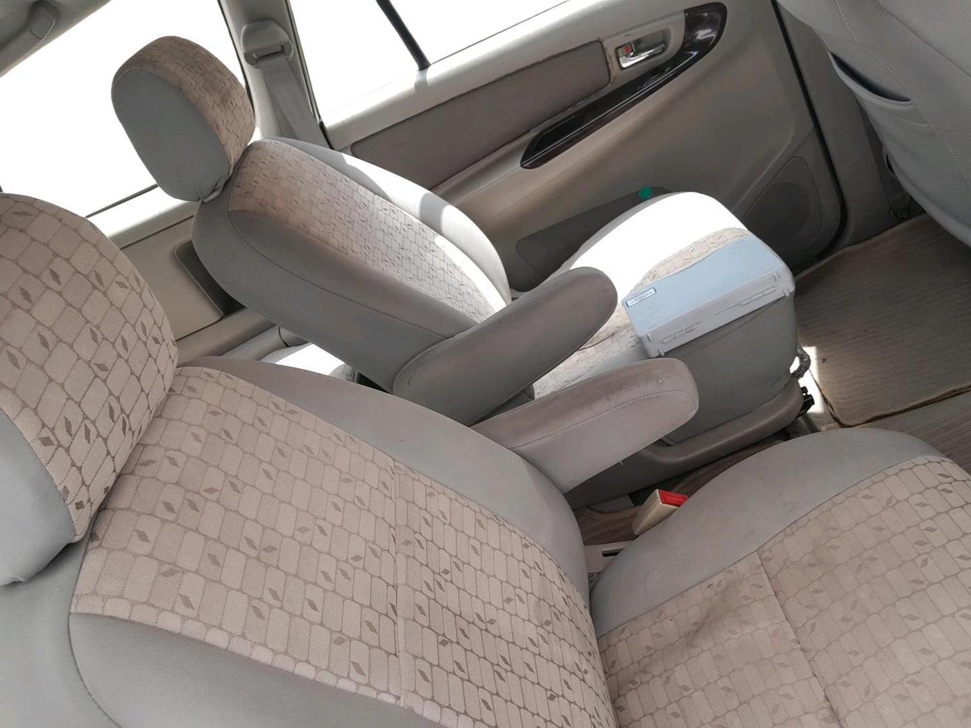 2012 Toyota Innova 2.5 VX 7 STR, Diesel, Manual, 3,75,641 km, interior