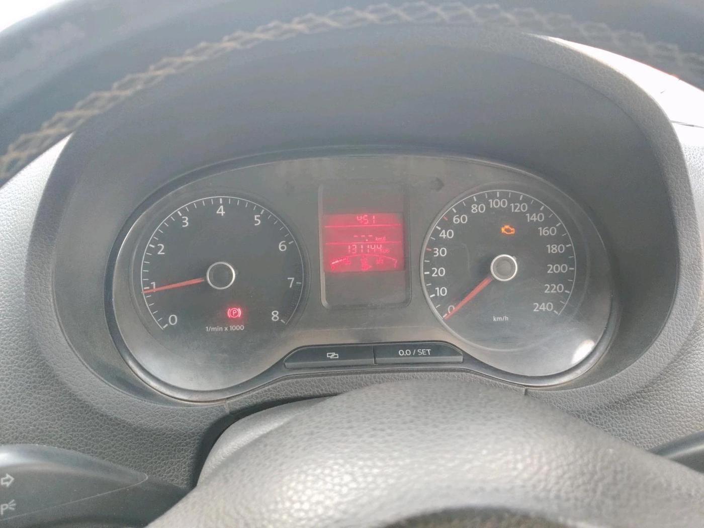 2013 Volkswagen Polo COMFORTLINE 1.2L PETROL, Petrol, Manual, 1,31,144 km, interior