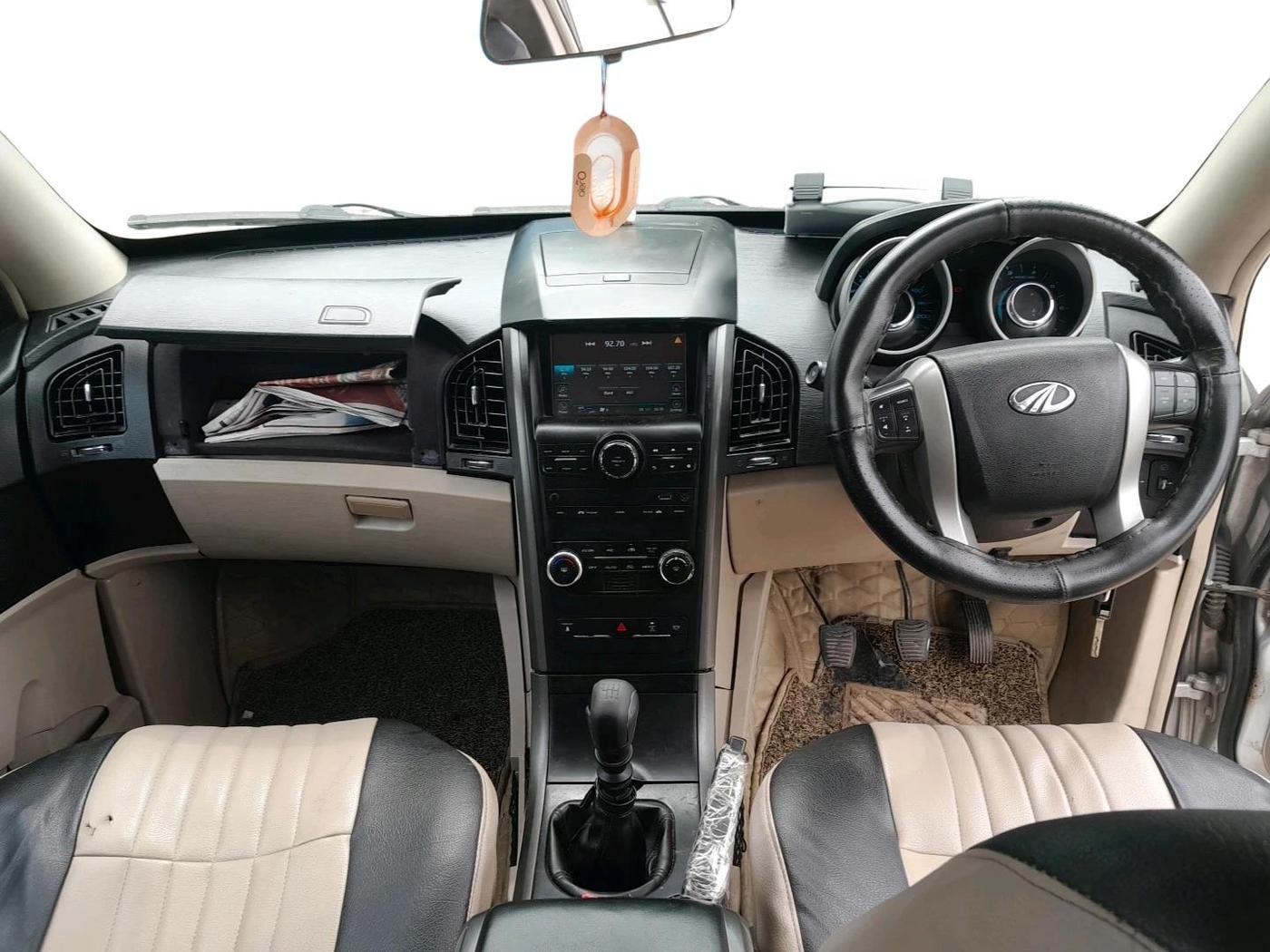 2016 Mahindra XUV500 W6 1.99, Diesel, Manual, 1,34,061 km, interior