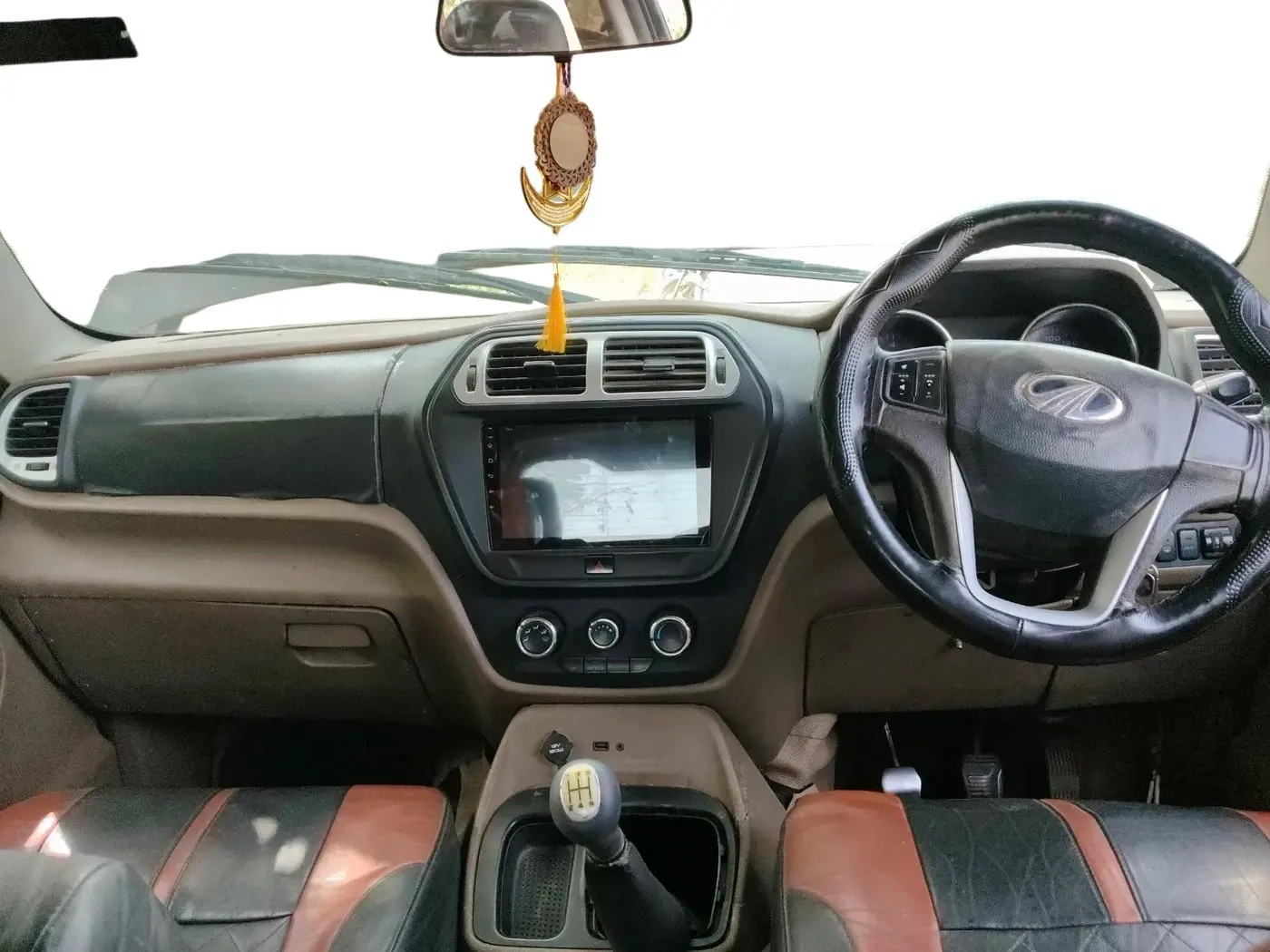 2017 Mahindra TUV300 T8, Diesel, Manual, 80,459 km, interior