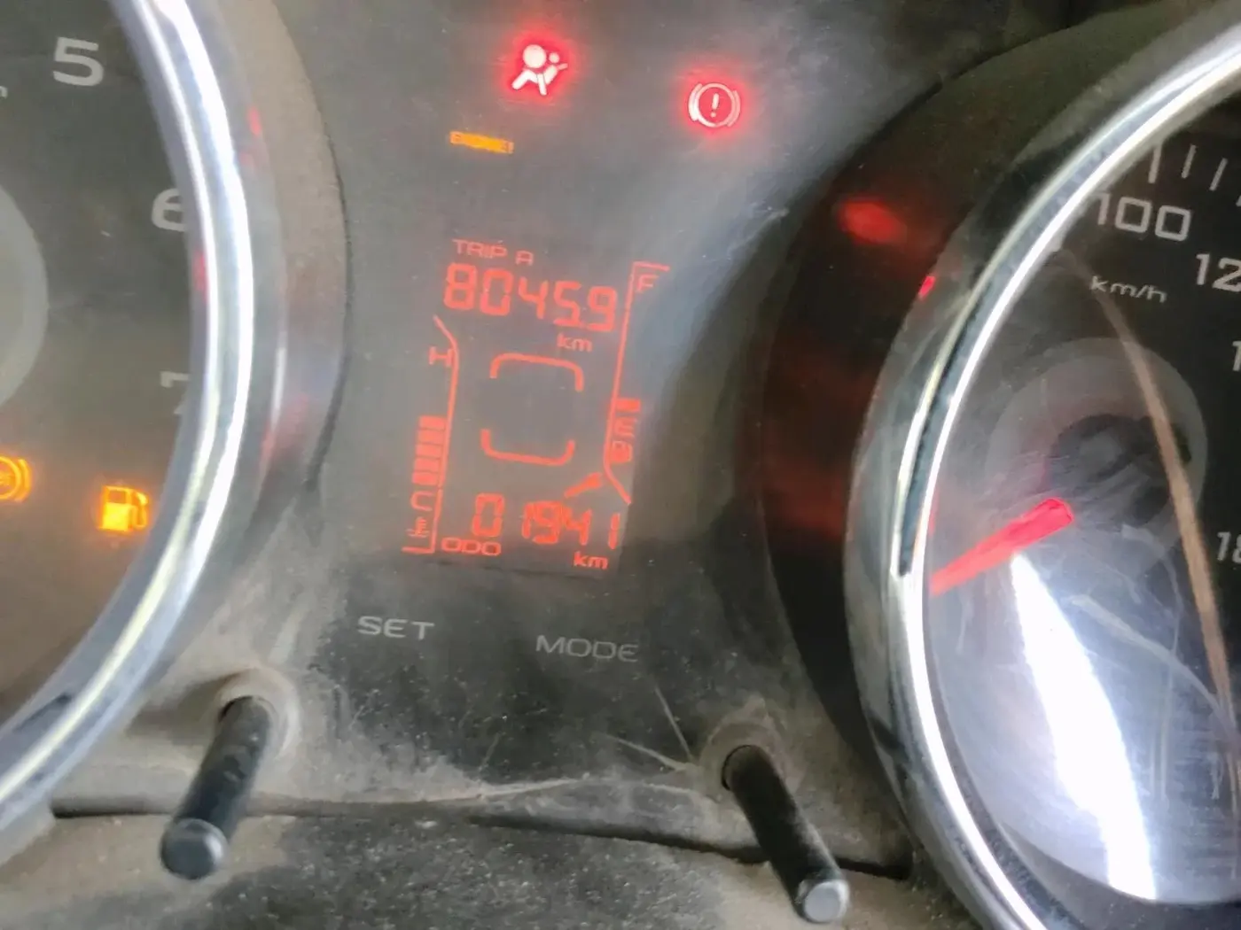 2017 Mahindra TUV300 T8, Diesel, Manual, 80,459 km, interior