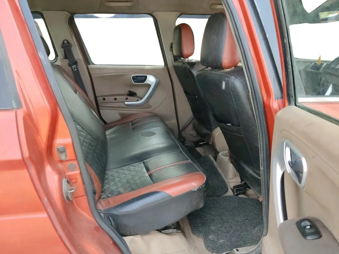 2017 Mahindra TUV300 T8, Diesel, Manual, 80,459 km, interior