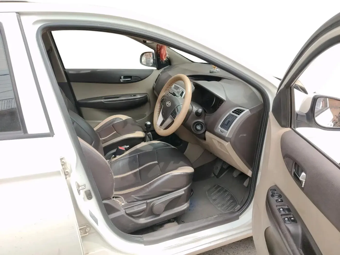 2011 Hyundai i20 ASTA 1.2, Petrol, Manual, 1,08,532 km, interior