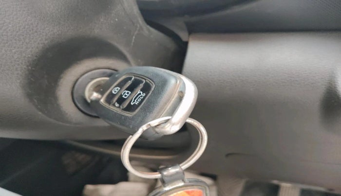 2022 Hyundai VENUE S+ 1.2, Petrol, Manual, 62,374 km, interior