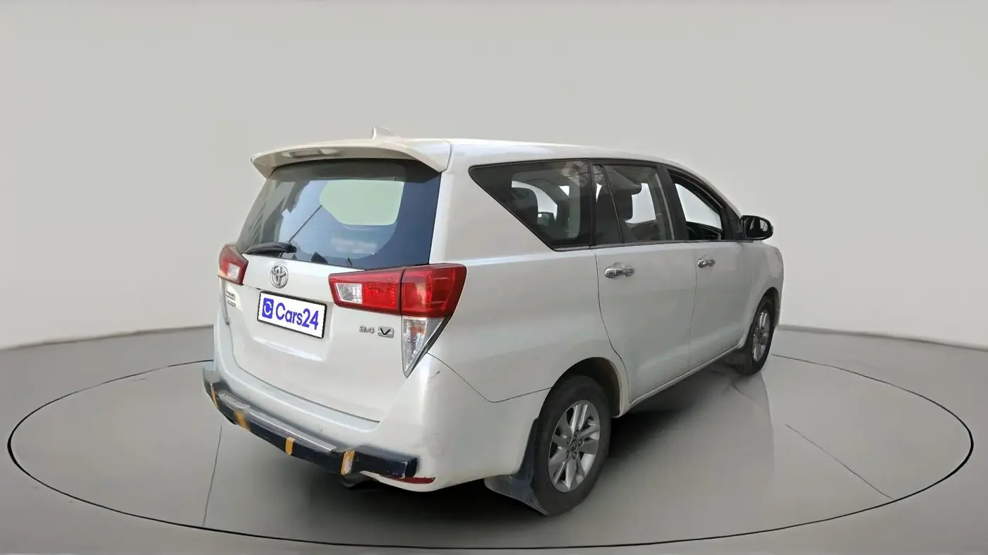 2017 Toyota Innova Crysta 2.4 VX 7 STR, Diesel, Manual, 2,09,476 km, exterior