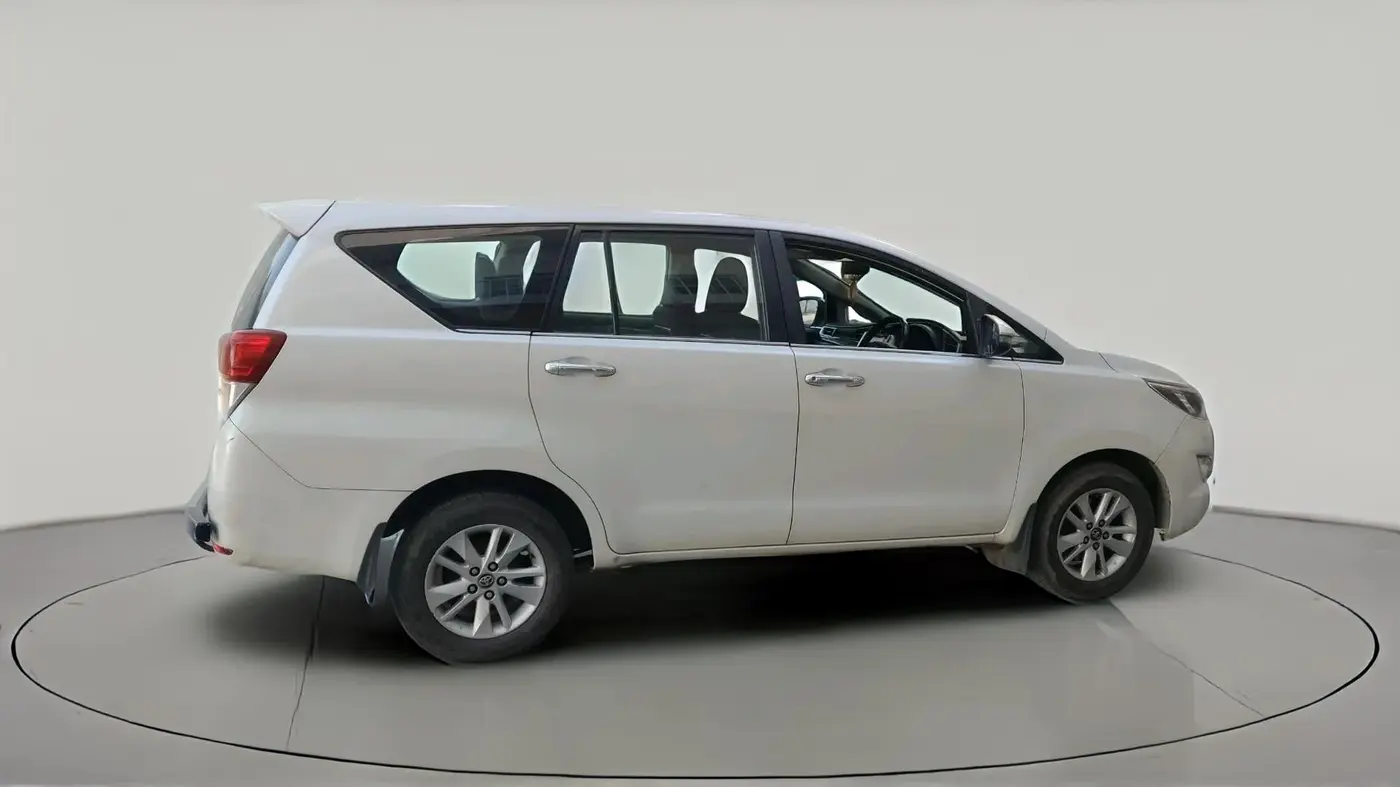 2017 Toyota Innova Crysta 2.4 VX 7 STR, Diesel, Manual, 2,09,476 km, exterior