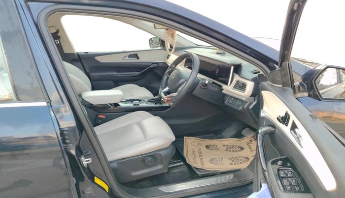 2021 Mahindra XUV700 AX 7 LUXURY P AT 7 STR, Petrol, Automatic, 80,194 km, interior