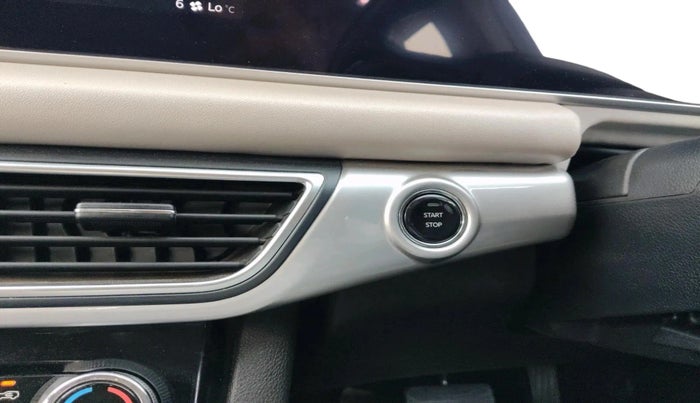 2021 Mahindra XUV700 AX 7 LUXURY P AT 7 STR, Petrol, Automatic, 80,194 km, interior