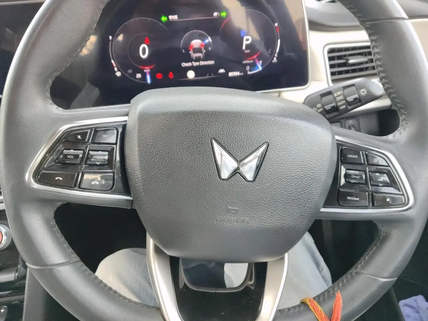 2021 Mahindra XUV700 AX 7 LUXURY P AT 7 STR, Petrol, Automatic, 80,194 km, interior