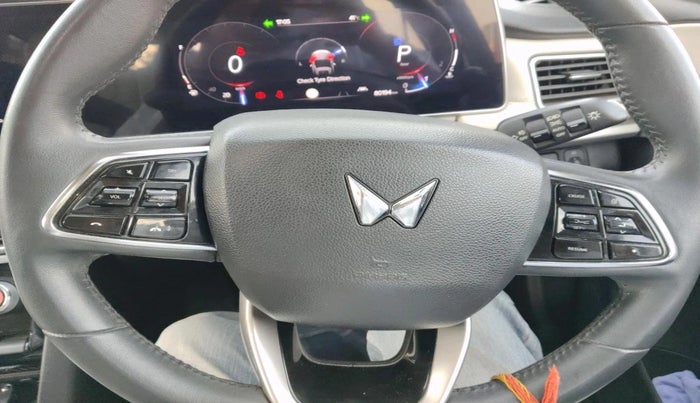 2021 Mahindra XUV700 AX 7 LUXURY P AT 7 STR, Petrol, Automatic, 80,194 km, interior